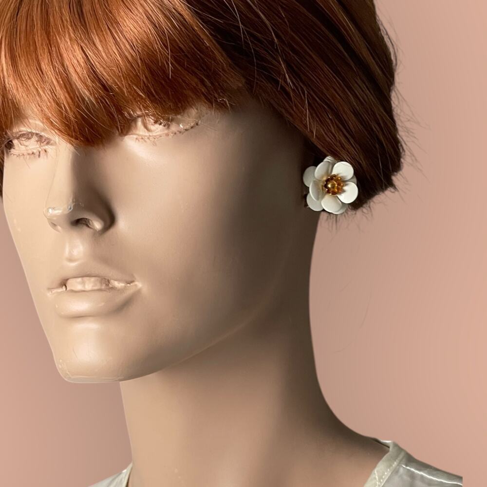 Sarah Coventry Flower “Snow White” Earrings Clip On